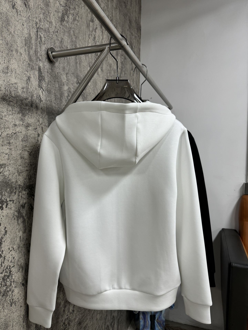 Pra*a outwear